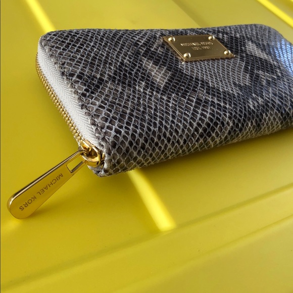 Michael Kors wallet-authentic - Picture 2 of 5